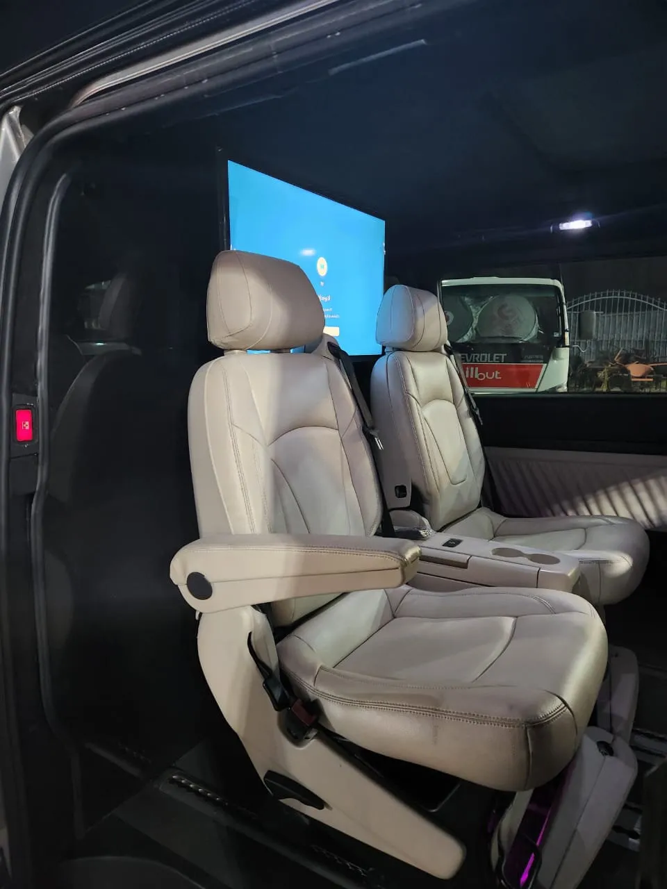 Mercedes Viano / V-Class gallery image 10